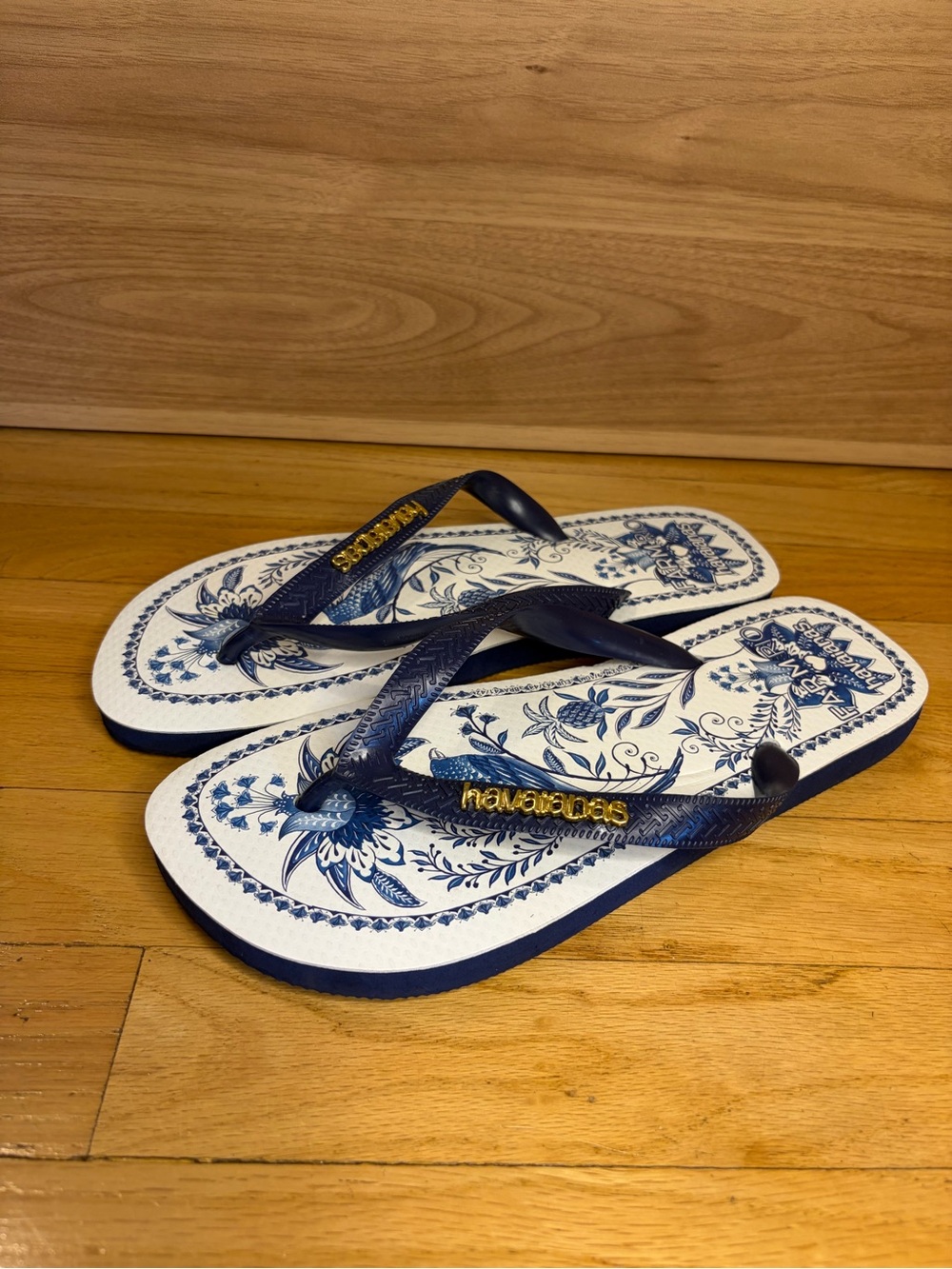 Havaianas Farm Rio Women’s Navy & White Floral Nina Flip Flops - Size 11 / 12